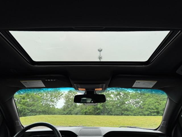Photo of 2014 White Platinum Metallic Tri-Coat Ford Taurus