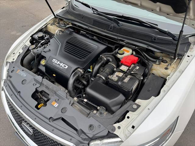 Photo of 2014 White Platinum Metallic Tri-Coat Ford Taurus