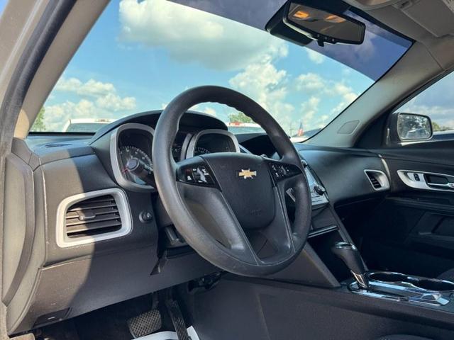 Photo of 2017 Silver Ice Metallic Chevrolet Equinox