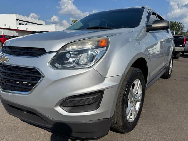 Photo of 2017 Silver Ice Metallic Chevrolet Equinox
