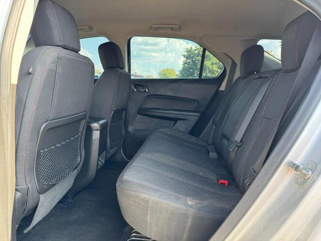Photo of 2017 Silver Ice Metallic Chevrolet Equinox