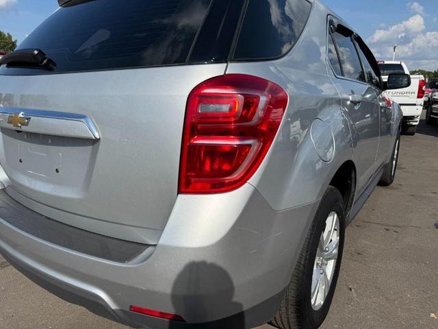 Photo of 2017 Silver Ice Metallic Chevrolet Equinox