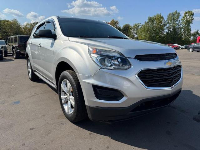 Photo of 2017 Silver Ice Metallic Chevrolet Equinox