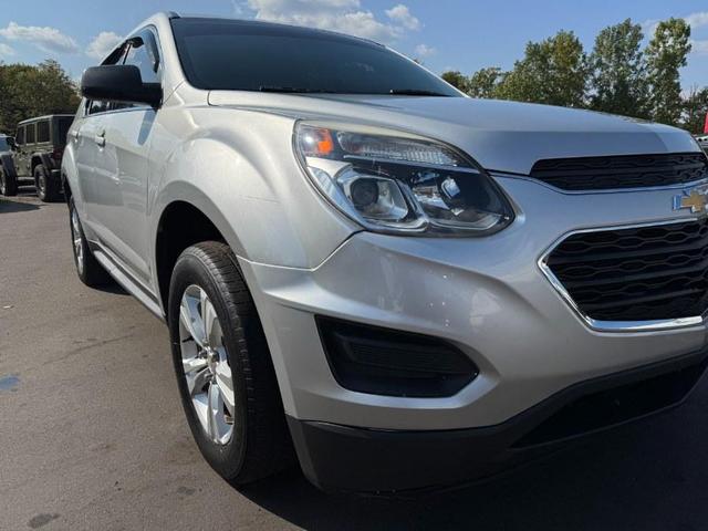 Photo of 2017 Silver Ice Metallic Chevrolet Equinox