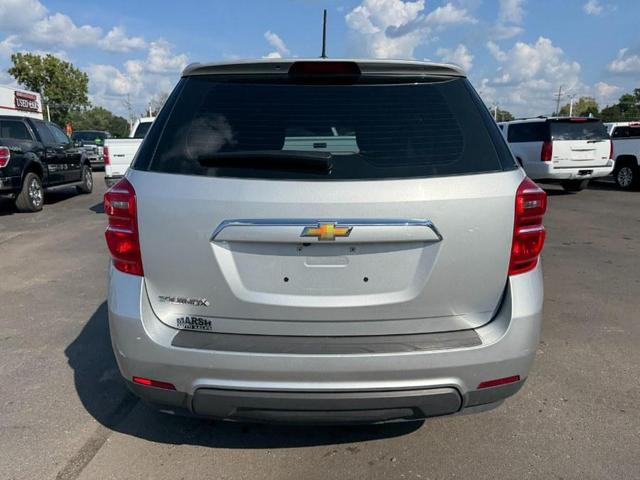 Photo of 2017 Silver Ice Metallic Chevrolet Equinox