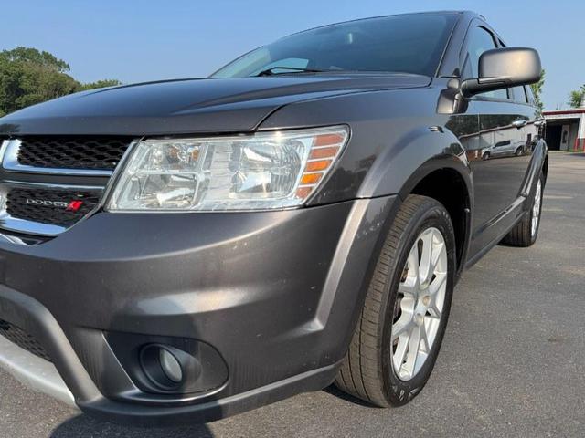 Photo of 2018 Granite Crystal Metallic Dodge Journey