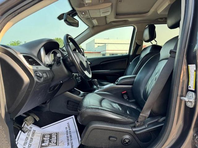 Photo of 2018 Granite Crystal Metallic Dodge Journey