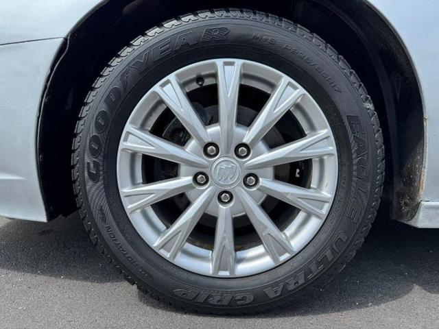 Photo of 2011 Quicksilver Metallic Buick Lucerne