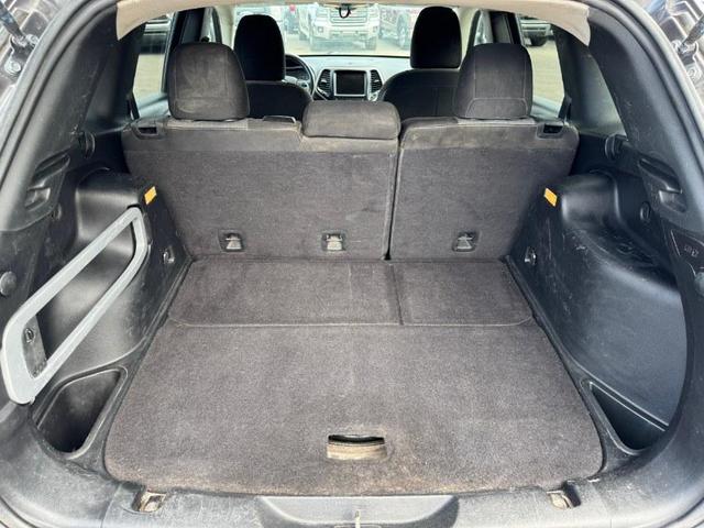 Photo of 2014 Granite Crystal Metallic Clearcoat Jeep Cherokee