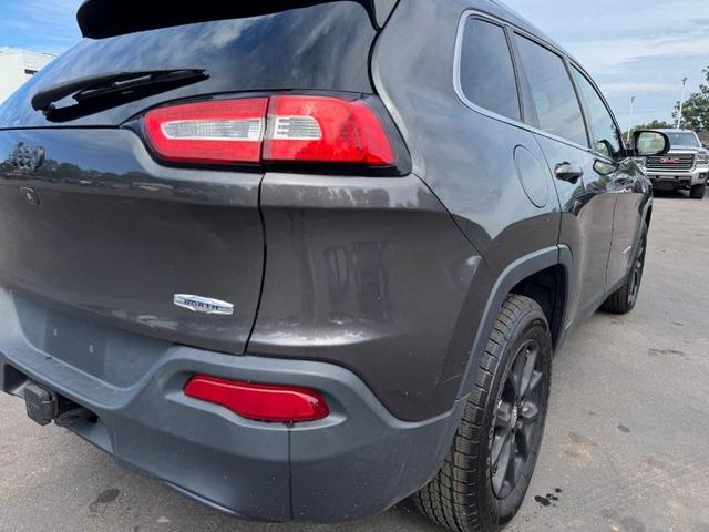 Photo of 2014 Granite Crystal Metallic Clearcoat Jeep Cherokee