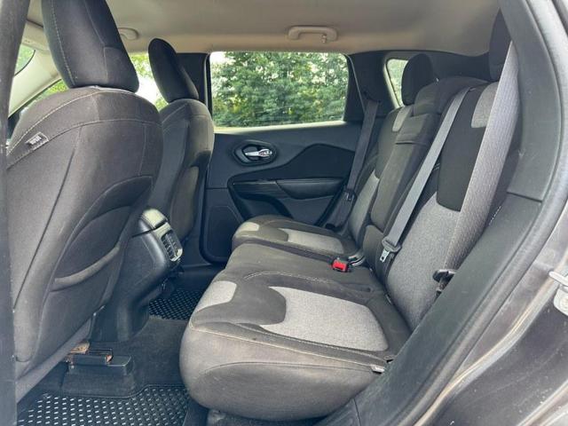 Photo of 2014 Granite Crystal Metallic Clearcoat Jeep Cherokee