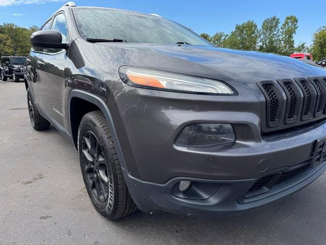 Photo of 2014 Granite Crystal Metallic Clearcoat Jeep Cherokee