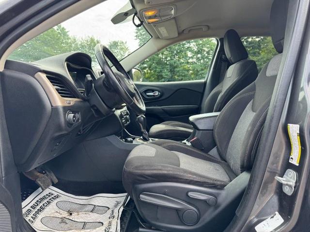 Photo of 2014 Granite Crystal Metallic Clearcoat Jeep Cherokee