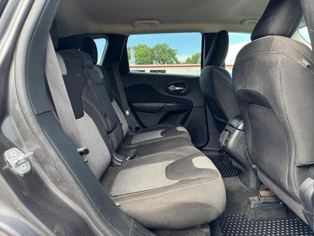 Photo of 2014 Granite Crystal Metallic Clearcoat Jeep Cherokee