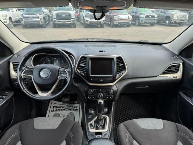 Photo of 2014 Granite Crystal Metallic Clearcoat Jeep Cherokee
