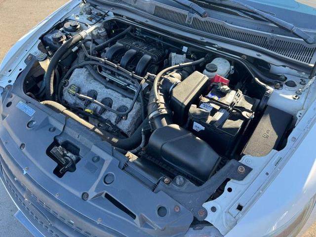 Photo of 2011 White Ford Taurus