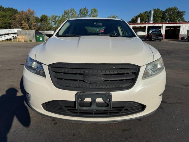 Photo of 2011 White Ford Taurus