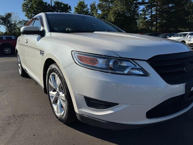 Photo of 2011 White Ford Taurus