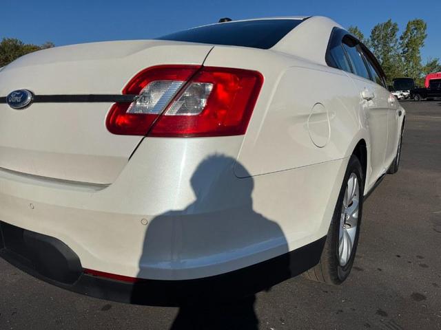 Photo of 2011 White Ford Taurus