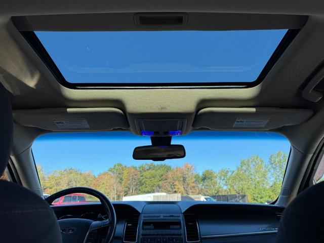 Photo of 2011 White Ford Taurus