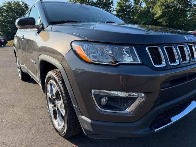 Photo of 2018 Granite Crystal Metallic Clearcoat Jeep Compass