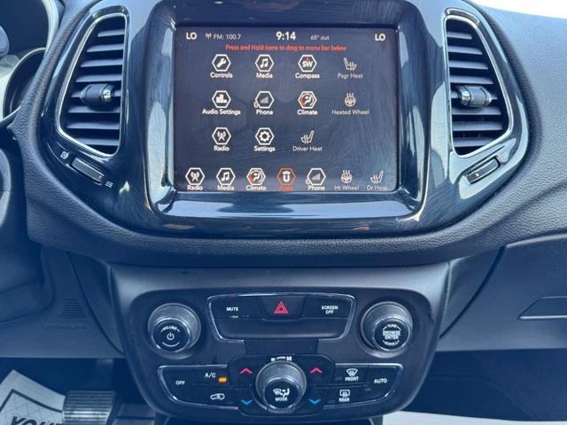 Photo of 2018 Granite Crystal Metallic Clearcoat Jeep Compass