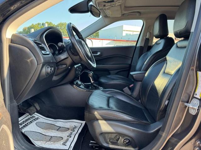 Photo of 2018 Granite Crystal Metallic Clearcoat Jeep Compass