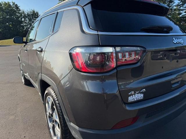 Photo of 2018 Granite Crystal Metallic Clearcoat Jeep Compass