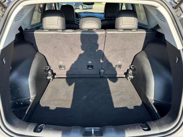 Photo of 2018 Granite Crystal Metallic Clearcoat Jeep Compass