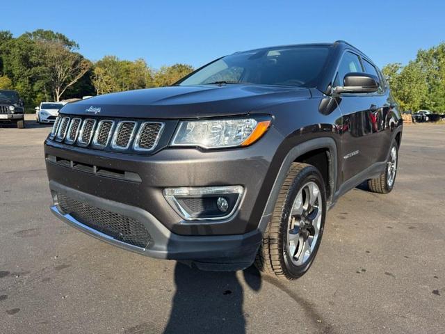Photo of 2018 Granite Crystal Metallic Clearcoat Jeep Compass