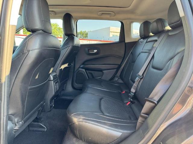 Photo of 2018 Granite Crystal Metallic Clearcoat Jeep Compass