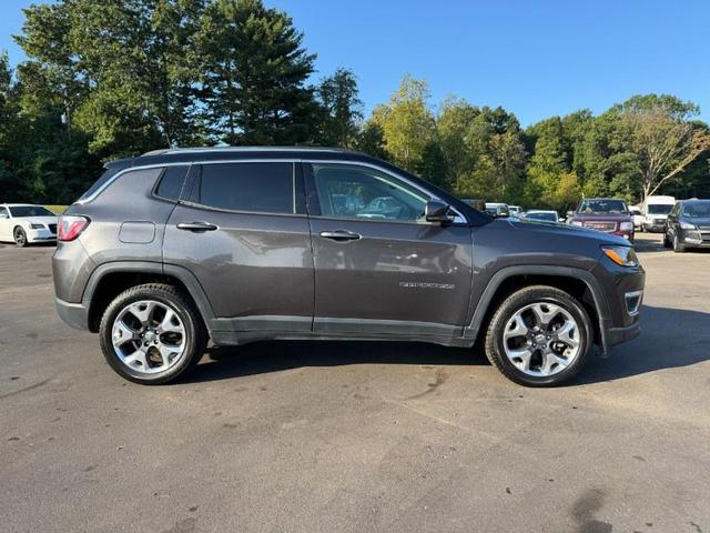 Photo of 2018 Granite Crystal Metallic Clearcoat Jeep Compass
