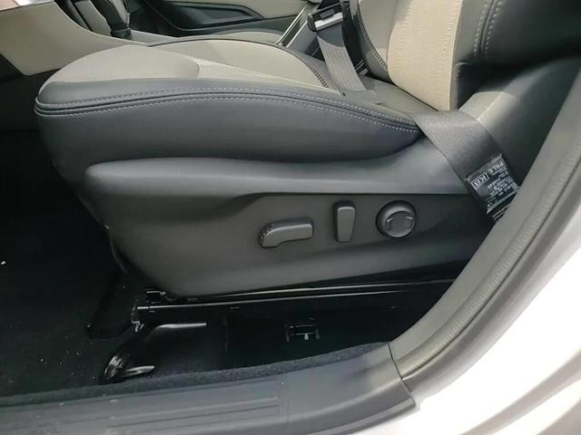 Photo of 2024 Crystal White Pearl Subaru Forester