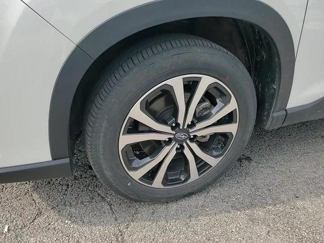 Photo of 2024 Crystal White Pearl Subaru Forester