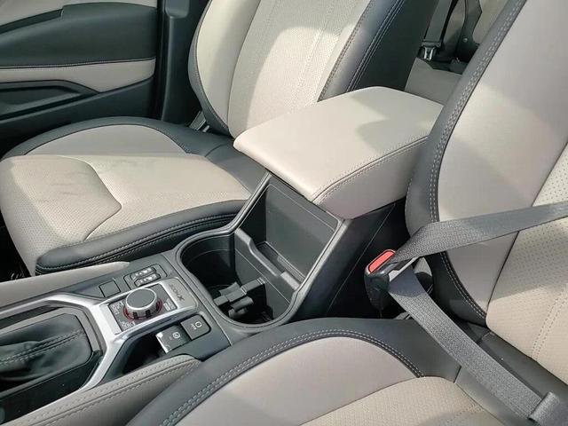 Photo of 2024 Crystal White Pearl Subaru Forester