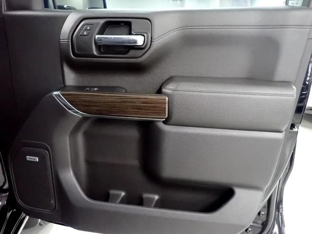 Photo of 2022 Black Chevrolet Silverado 1500