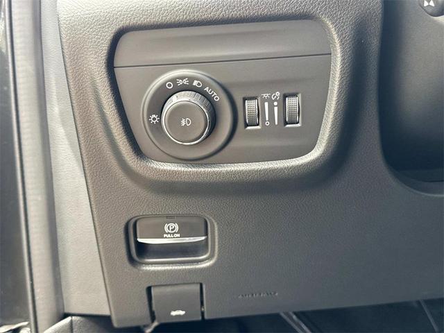 Photo of 2022 Rocky Mountain Pearlcoat Jeep Grand Cherokee L