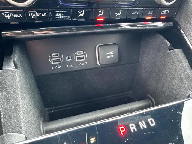 Photo of 2022 Rocky Mountain Pearlcoat Jeep Grand Cherokee L