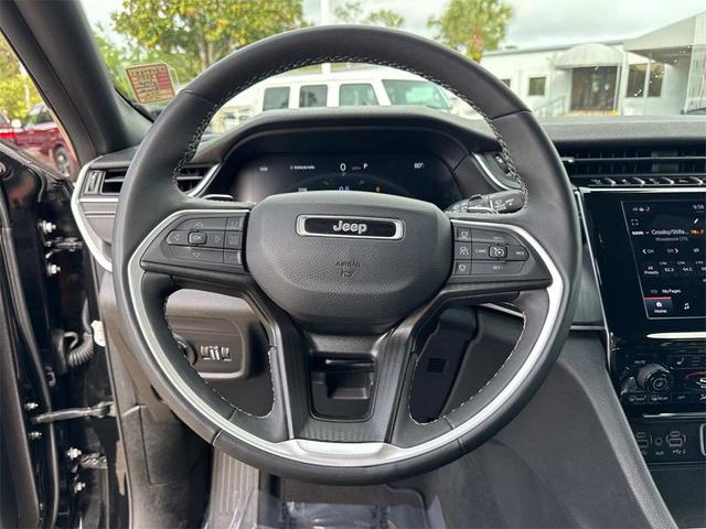 Photo of 2024 Diamond Black Crystal Pearlcoat Jeep Grand Cherokee L
