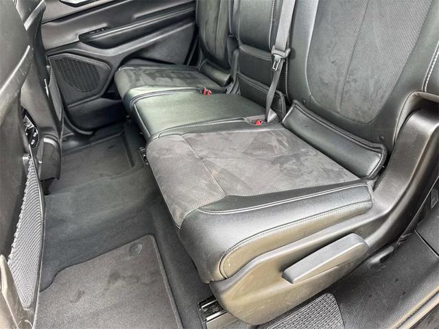Photo of 2024 Diamond Black Crystal Pearlcoat Jeep Grand Cherokee L