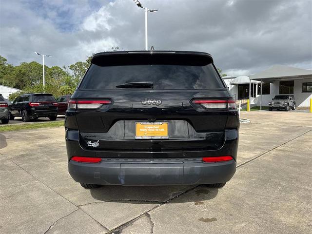 Photo of 2024 Diamond Black Crystal Pearlcoat Jeep Grand Cherokee L