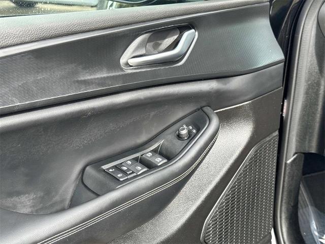 Photo of 2024 Diamond Black Crystal Pearlcoat Jeep Grand Cherokee L