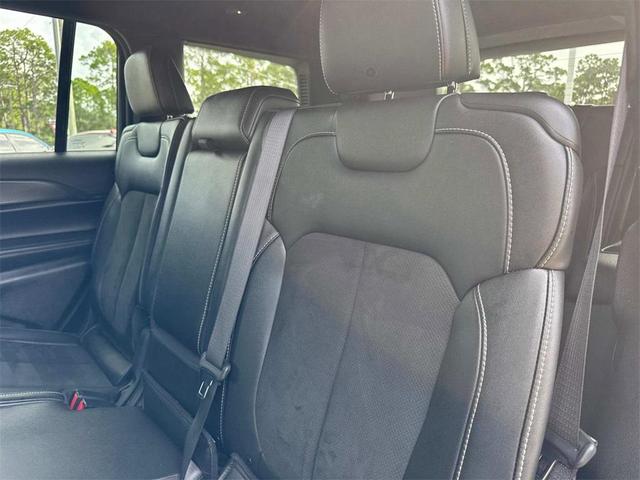 Photo of 2024 Diamond Black Crystal Pearlcoat Jeep Grand Cherokee L