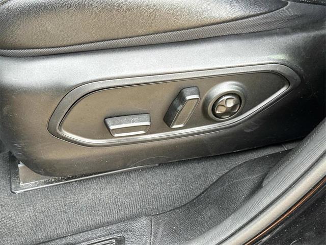 Photo of 2024 Diamond Black Crystal Pearlcoat Jeep Grand Cherokee L
