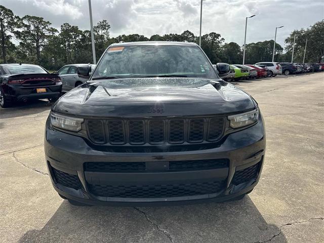 Photo of 2024 Diamond Black Crystal Pearlcoat Jeep Grand Cherokee L