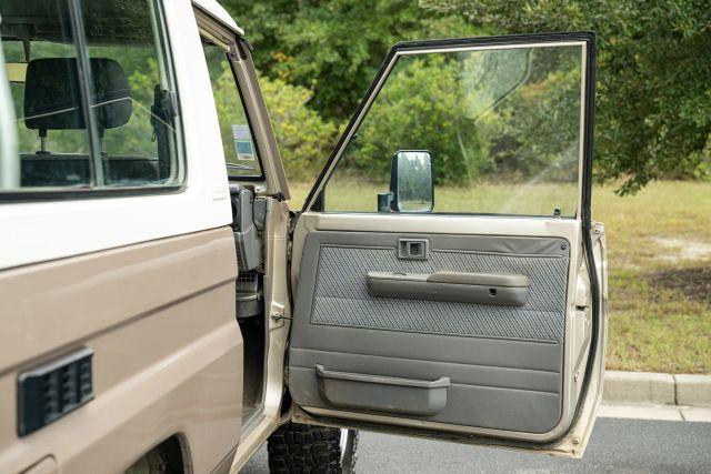 Photo of 1994 Light Beige Metallic Toyota Land Cruiser