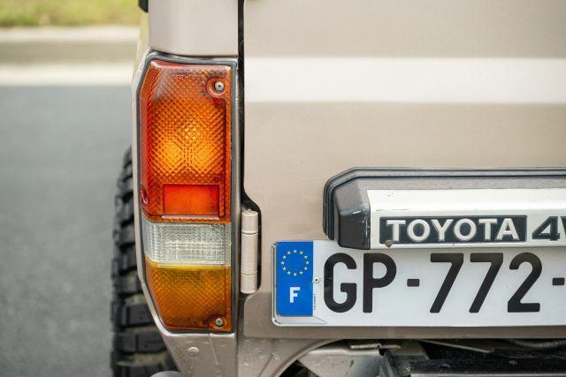 Photo of 1994 Light Beige Metallic Toyota Land Cruiser