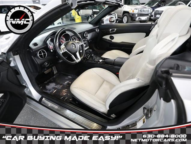 Photo of 2015 Diamond Silver Metallic Mercedes-Benz SLK-Class