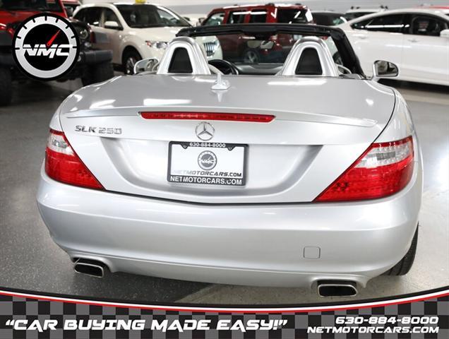Photo of 2015 Diamond Silver Metallic Mercedes-Benz SLK-Class