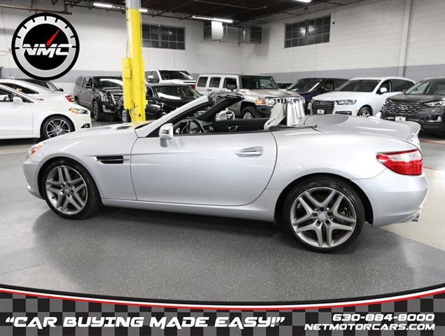 Photo of 2015 Diamond Silver Metallic Mercedes-Benz SLK-Class
